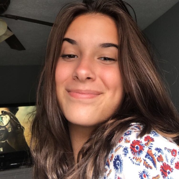 Meet your Posher, Sarah - Picture 1 of 1